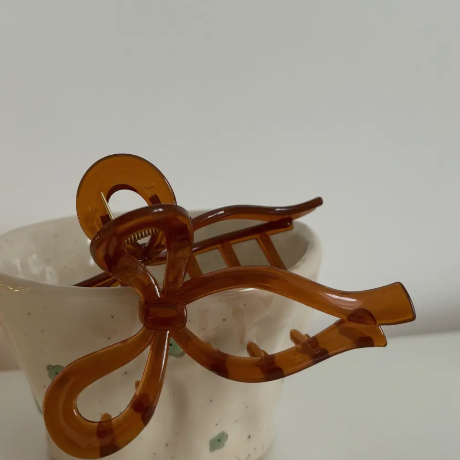 COCONUT LANE | Brown Bow Claw Hair Clip